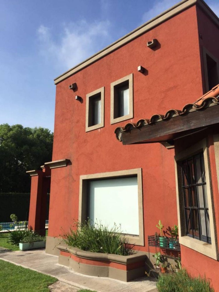 4 bedrooms House in Ituzaingo, Argentina No. 11527