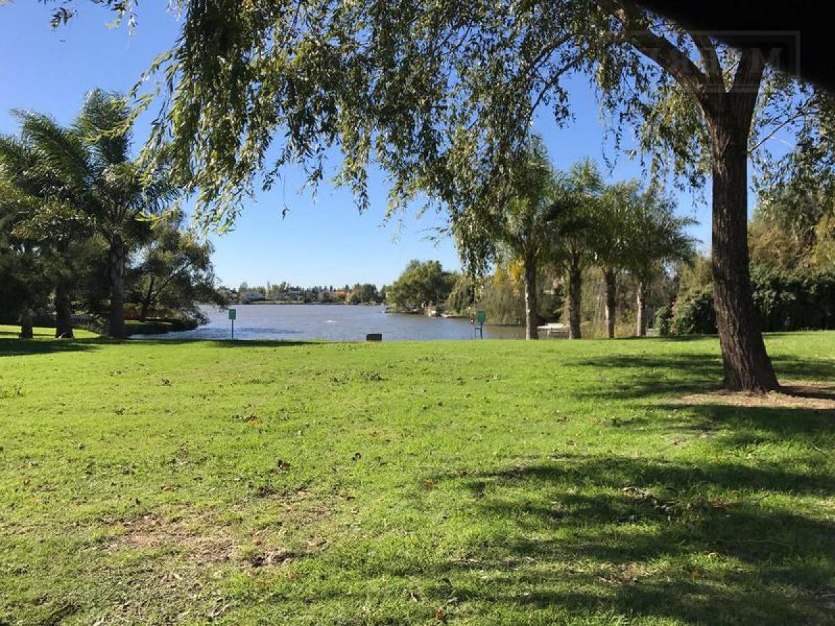  Land in Tigre, Argentina No. 122035