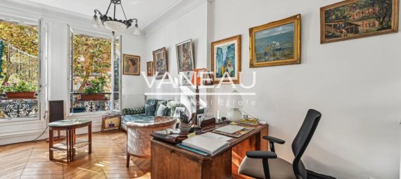 2 bedrooms Apartment in Paris, France No. 168425 3