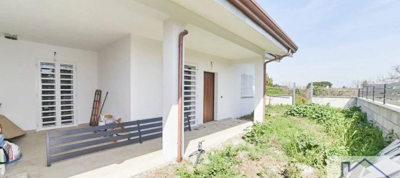 4 rooms Villa in Ciampino, Italy No. 24580 3