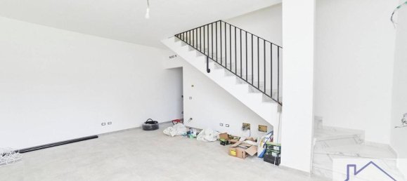 4 rooms Villa in Ciampino, Italy No. 24580 4