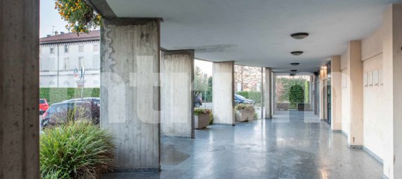 247m² Commercial property in Cassano Magnago, Italy No. 358638 25