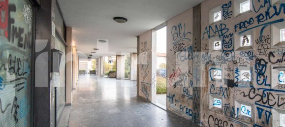 247m² Commercial property in Cassano Magnago, Italy No. 358638 6