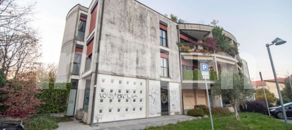 247m² Commercial property in Cassano Magnago, Italy No. 358638 12