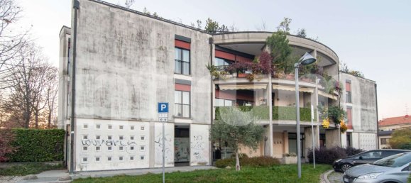 247m² Commercial property in Cassano Magnago, Italy No. 358638 10