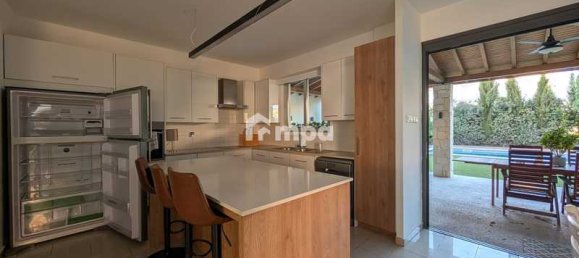 4 bedrooms Commercial property in Lakatamia, Cyprus No. 18639 4