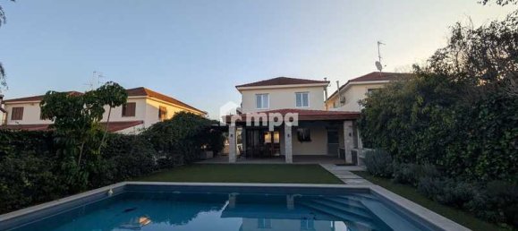 4 bedrooms Commercial property in Lakatamia, Cyprus No. 18639 2