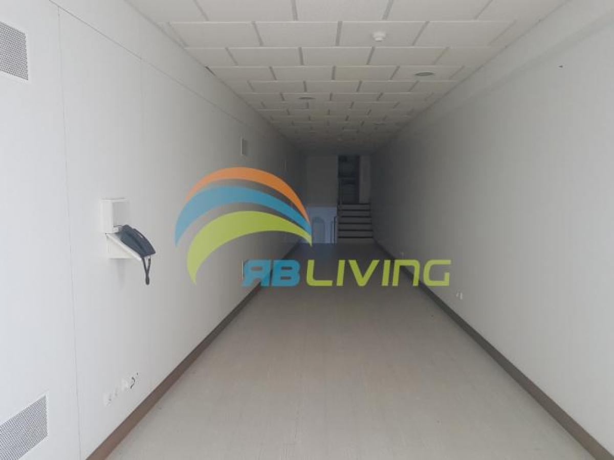 300m² Shop in Funchal, Portugal No. 1877