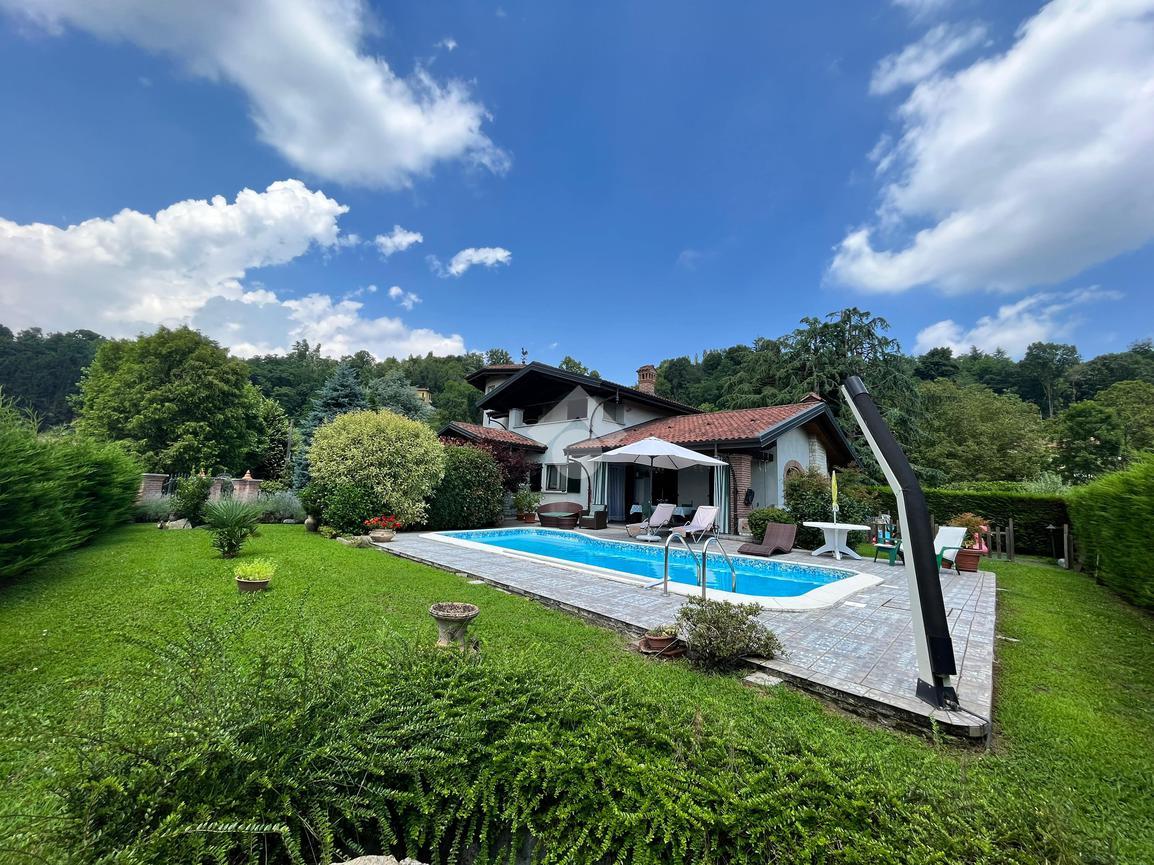 6 rooms Villa in Castellamonte, Italy No. 23616