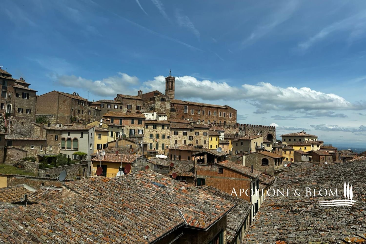 Propiedad comercial en Montepulciano, Italy 700 m² No. 279422