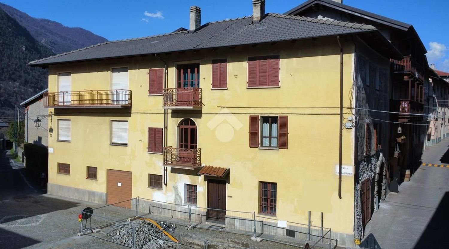 200m² Building in Chiomonte, Italy No. 311421