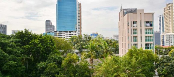 3 bedrooms Condo in Bangkok, Thailand No. 7569 2