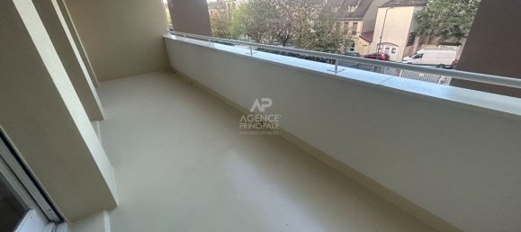 2 bedrooms Apartment in Poissy, France No. 133602 3