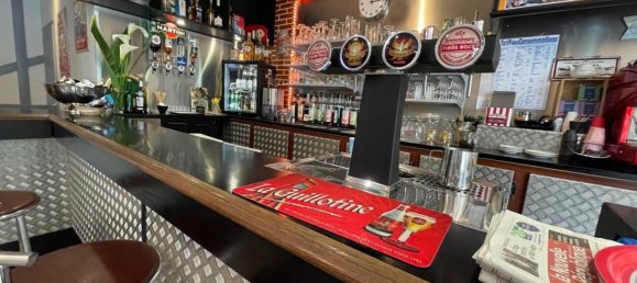 80m² Commercial property in Luynes, France No. 61132 7