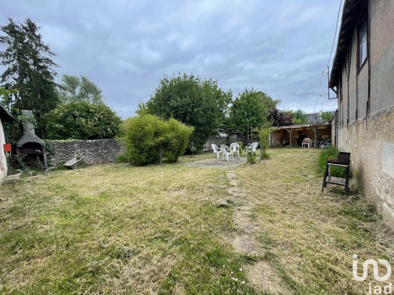 80m² Commercial property in Luynes, France No. 61132