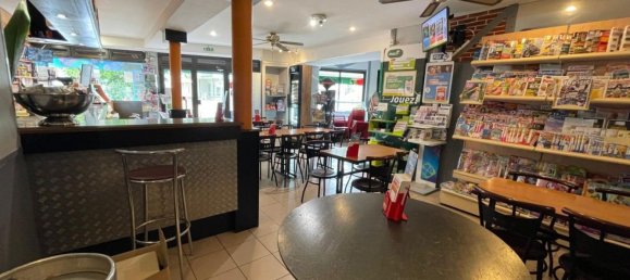 80m² Commercial property in Luynes, France No. 61132 5