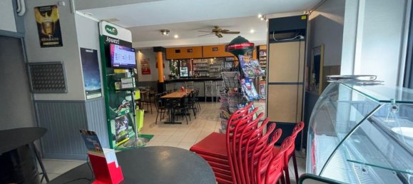 80m² Commercial property in Luynes, France No. 61132 6