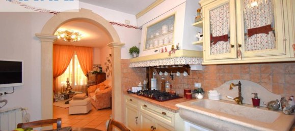 6-salle Maison à Viareggio, Italy No. 32705 3