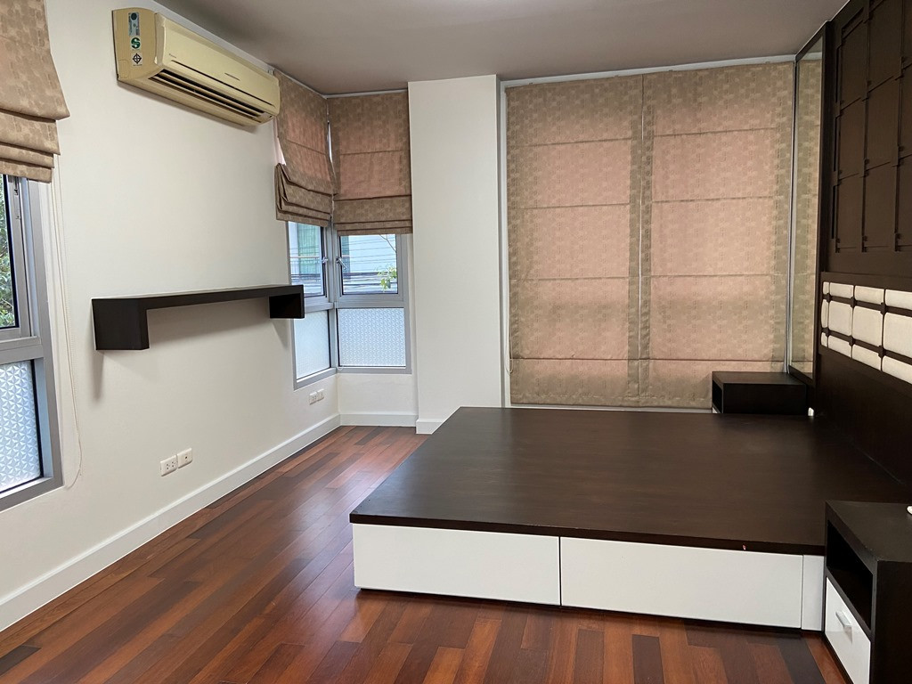 2 bedrooms Condo in Bangkok, Thailand No. 6526