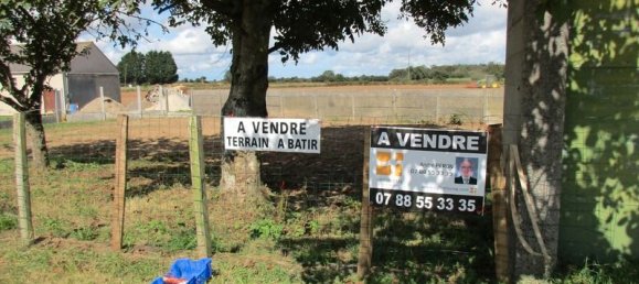 550m² Land in Guiclan, France No. 97074 11
