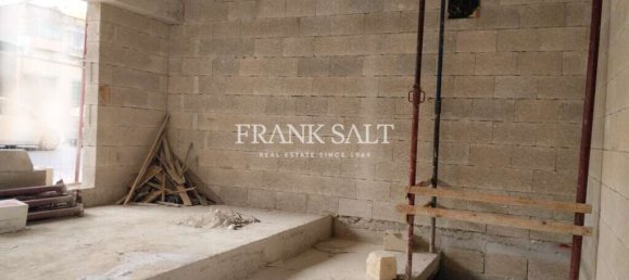 Tienda en Paola, Malta 107 m² No. 13328 2