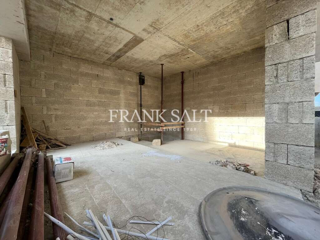 Tienda en Paola, Malta 107 m² No. 13328