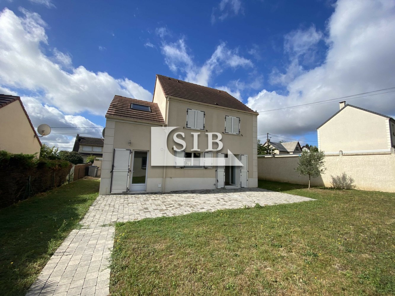 4 bedrooms House in La Ville-du-Bois, France No. 351828