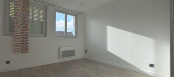 3 bedrooms House in Nanterre, France No. 187683 11