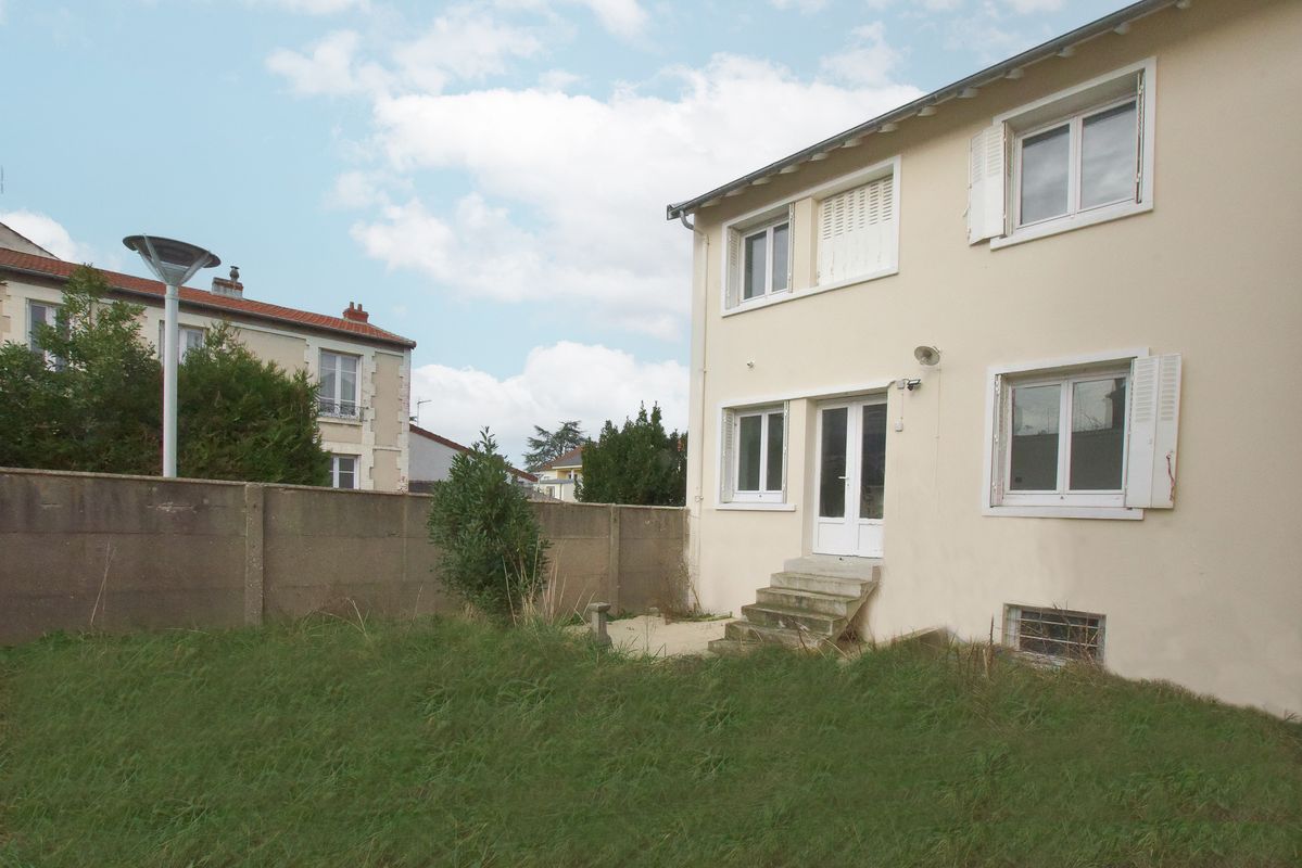 3 bedrooms House in Nanterre, France No. 187683