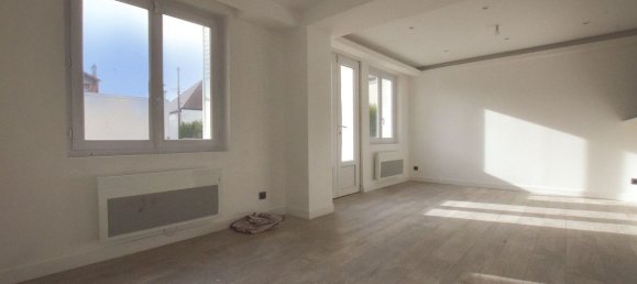 3 bedrooms House in Nanterre, France No. 187683 6