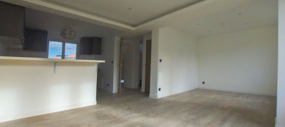 3 bedrooms House in Nanterre, France No. 187683 4