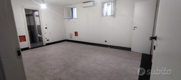 Oficina de 4 habitaciónes en Rome, Italy No. 281568 5