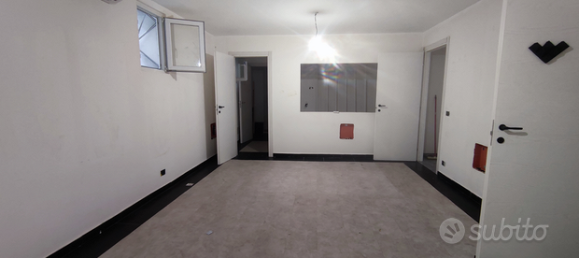 Oficina de 4 habitaciónes en Rome, Italy No. 281568 4