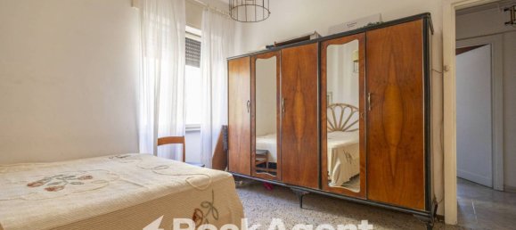 Apartamento de 2 dormitorios en Catanzaro, Italy No. 300388 11