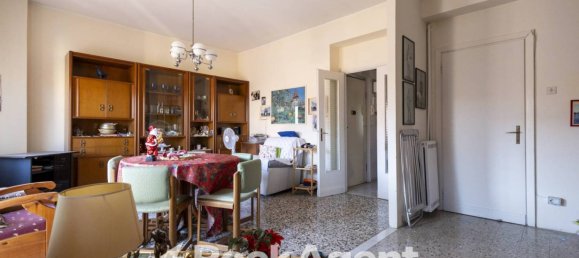 Apartamento de 2 dormitorios en Catanzaro, Italy No. 300388 3