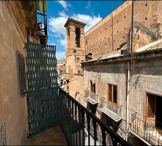 7غرفة شقة في Palermo, Italy رقم 276895