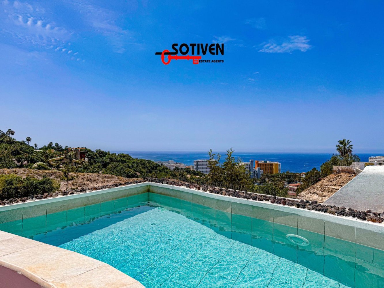 4 bedrooms House in Adeje, Spain No. 21215