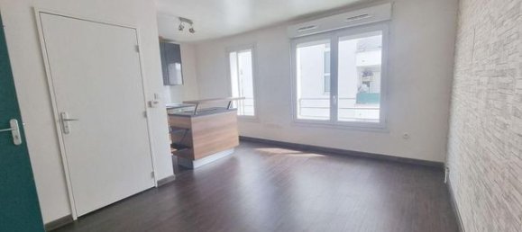 Studio in Stains, France, Nr. 305936 2