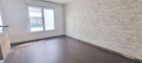 Studio in Stains, France, Nr. 305936 4