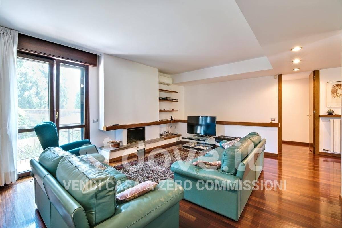 Apartamento de 3 dormitorios en Rovellasca, Italy No. 374666