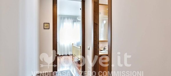 Apartamento de 3 dormitorios en Rovellasca, Italy No. 374666 10