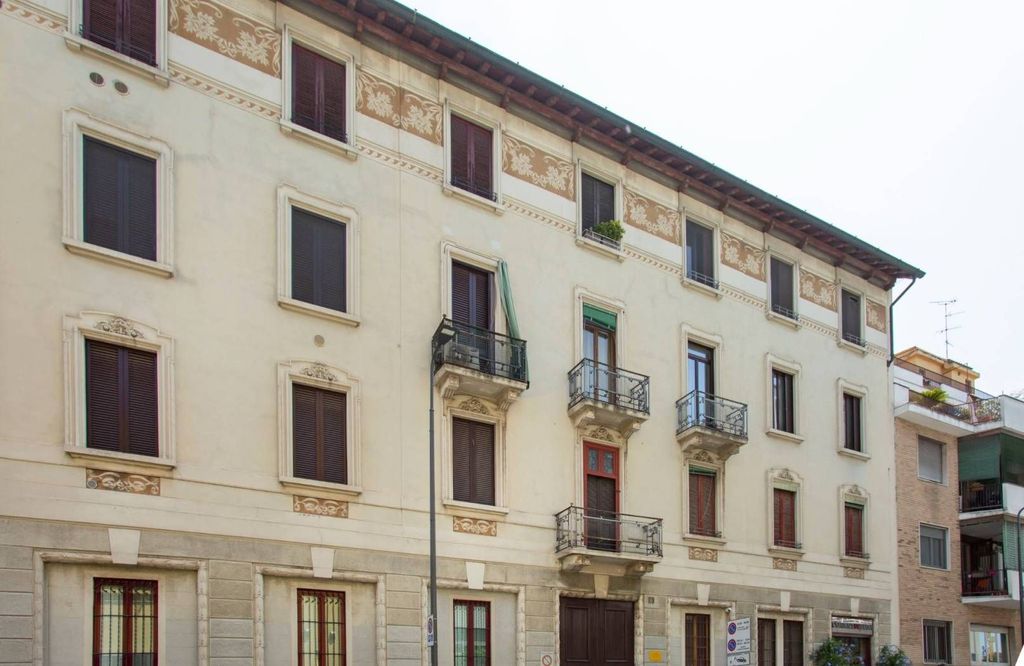 2 Schlafzimmer Wohnung in Milan, Italy, Nr. 332155