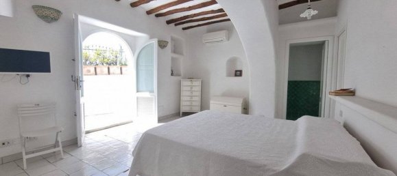 Villa de 4 dormitorios en Leni, Italy No. 151177 7