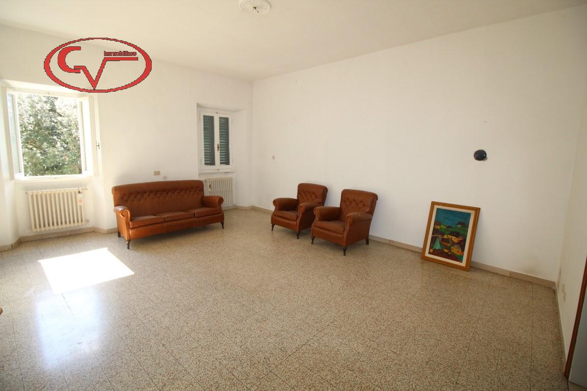 4 rooms Apartment in Terranuova Bracciolini, Italy No. 228177