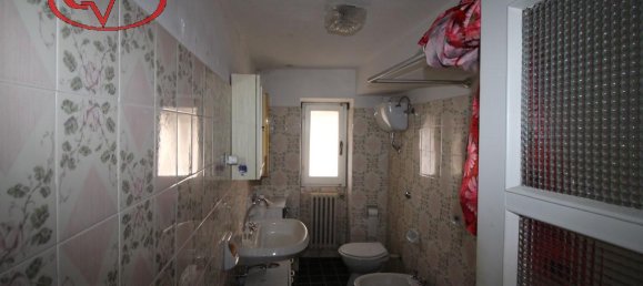 4 rooms Apartment in Terranuova Bracciolini, Italy No. 228177 10