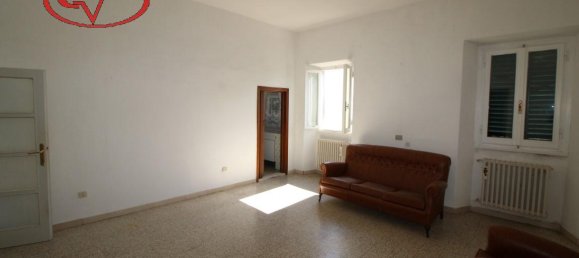4 rooms Apartment in Terranuova Bracciolini, Italy No. 228177 3