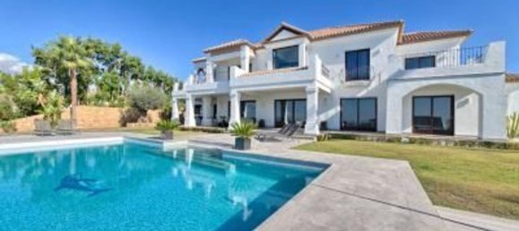 5 bedrooms House in Malaga, Spain No. 35135 3