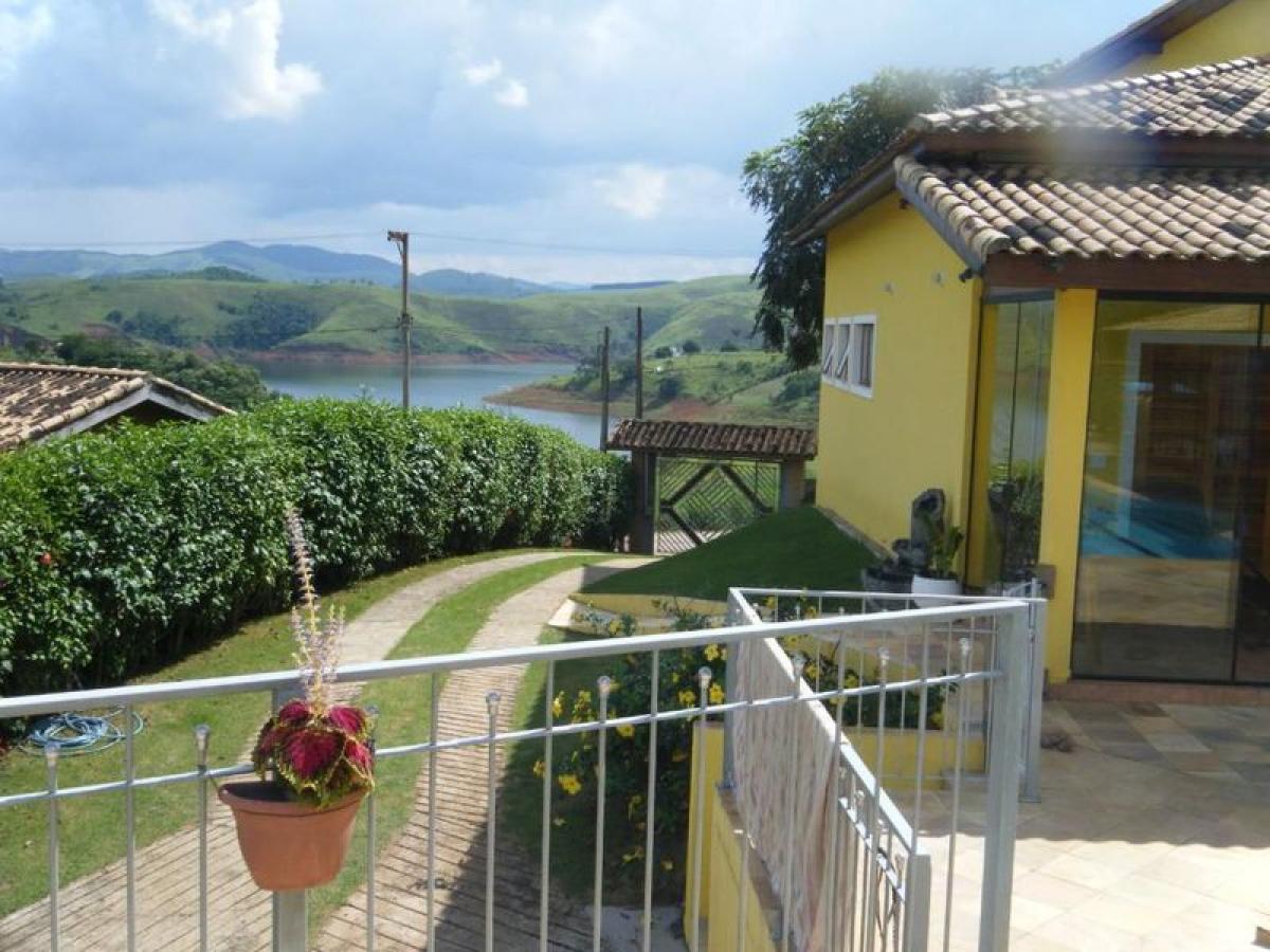 Casa de 4 dormitorios en Sao Paulo, Brazil No. 528223