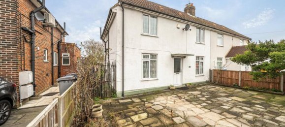 3 bedrooms House in Whetstone, United Kingdom No. 6718 2