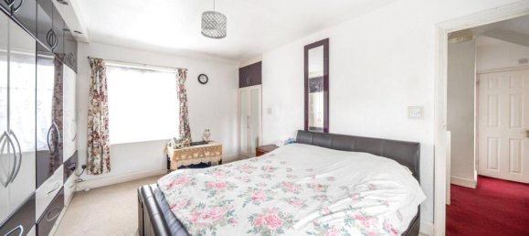 3 bedrooms House in Whetstone, United Kingdom No. 6718 8